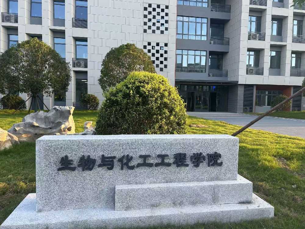 金乡县扬州职业大学体育场高杆灯项目